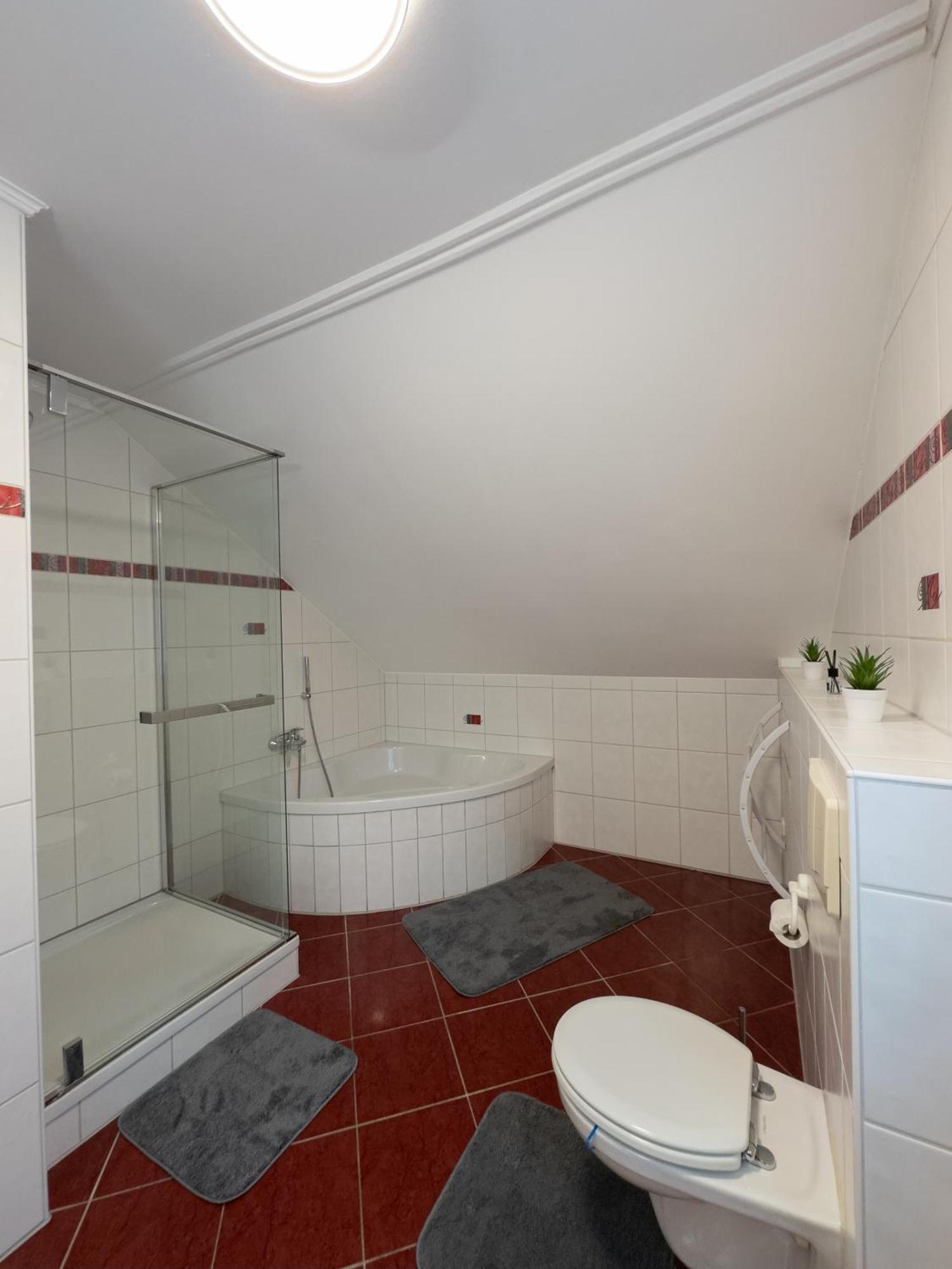 Ganzes Ferienhaus In Leipzig Mit Garage Und Fussbodenheizung Exterior foto